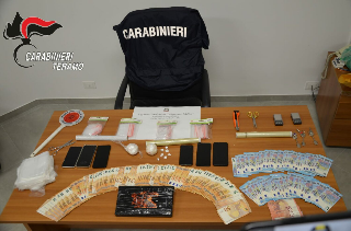 Tortoreto – In casa e in un campo scovati 1,3 kg di cocaina: arrestati due pusher residenti a San Benedetto